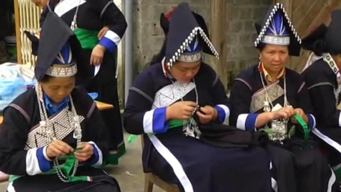 Nghề may trang phục truyền thống của d&acirc;n tộc Pa D&iacute;.