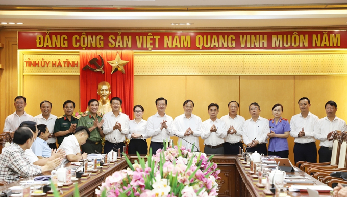 Các thành viên Ban Chỉ đạo phòng, chống tham nhũng, tiêu cực tỉnh Hà Tĩnh