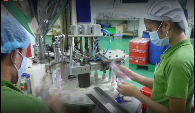 Nh&acirc;n vi&ecirc;n C&ocirc;ng ty TNHH sản xuất thương mại Li&ecirc;n Th&agrave;nh Ph&aacute;t.