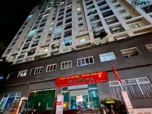 Người đàn ông rơi từ tâng cao toà nhà mắc vào hàng rào tử vong