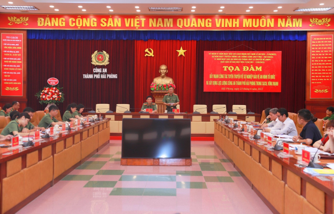 Quang cảnh buổi tọa đàm.