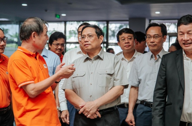 Thủ tướng Phạm Minh Ch&iacute;nh khảo s&aacute;t một số nh&agrave; m&aacute;y, dự &aacute;n lớn tại Đ&agrave; Nẵng