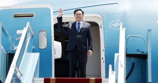 Chủ tịch Quốc hội bắt đầu thăm chính thức Vương quốc Anh