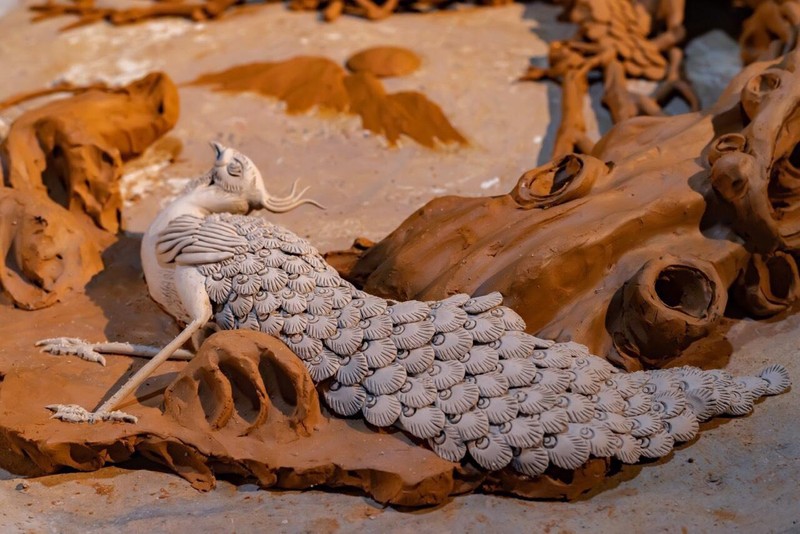 Bên cạnh việc cải biến lớp men mới bằng việc cho ra đời men “Hoàng Thổ Liên Hoa”, nghệ nhân còn tiến hành một loạt các cải tiến quan trọng khác trong đó đáng chú ý việc cải tiến cốt gốm một cách xuất sắc.