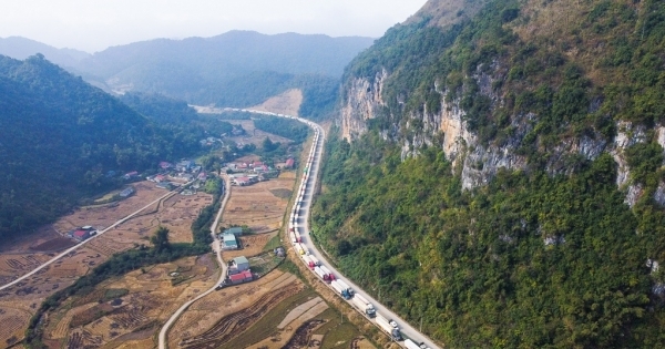 Mỗi ngày có 1.000 - 2.000 container thông quan các cửa khẩu tại Lạng Sơn, mỗi xe mất 45 giây