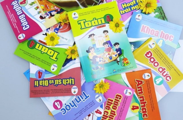 Lo ngại thiếu sách giáo khoa lớp 4,8,11