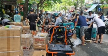 Quảng Ninh: Mất điện kéo dài, người dân TP Cẩm Phả đổ xô mua máy phát điện về dùng