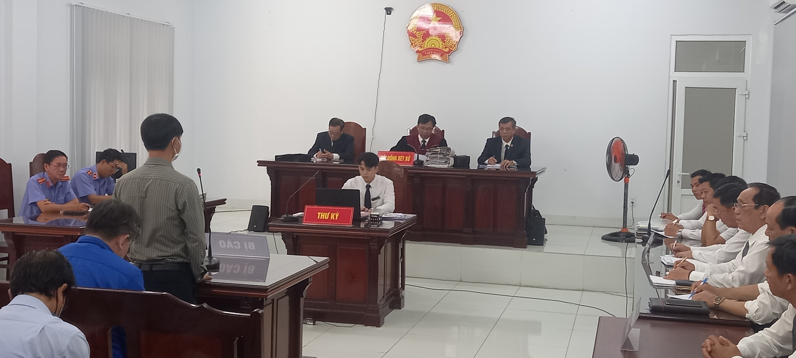 Toàn cảnh phiên tòa ngày 5/6.