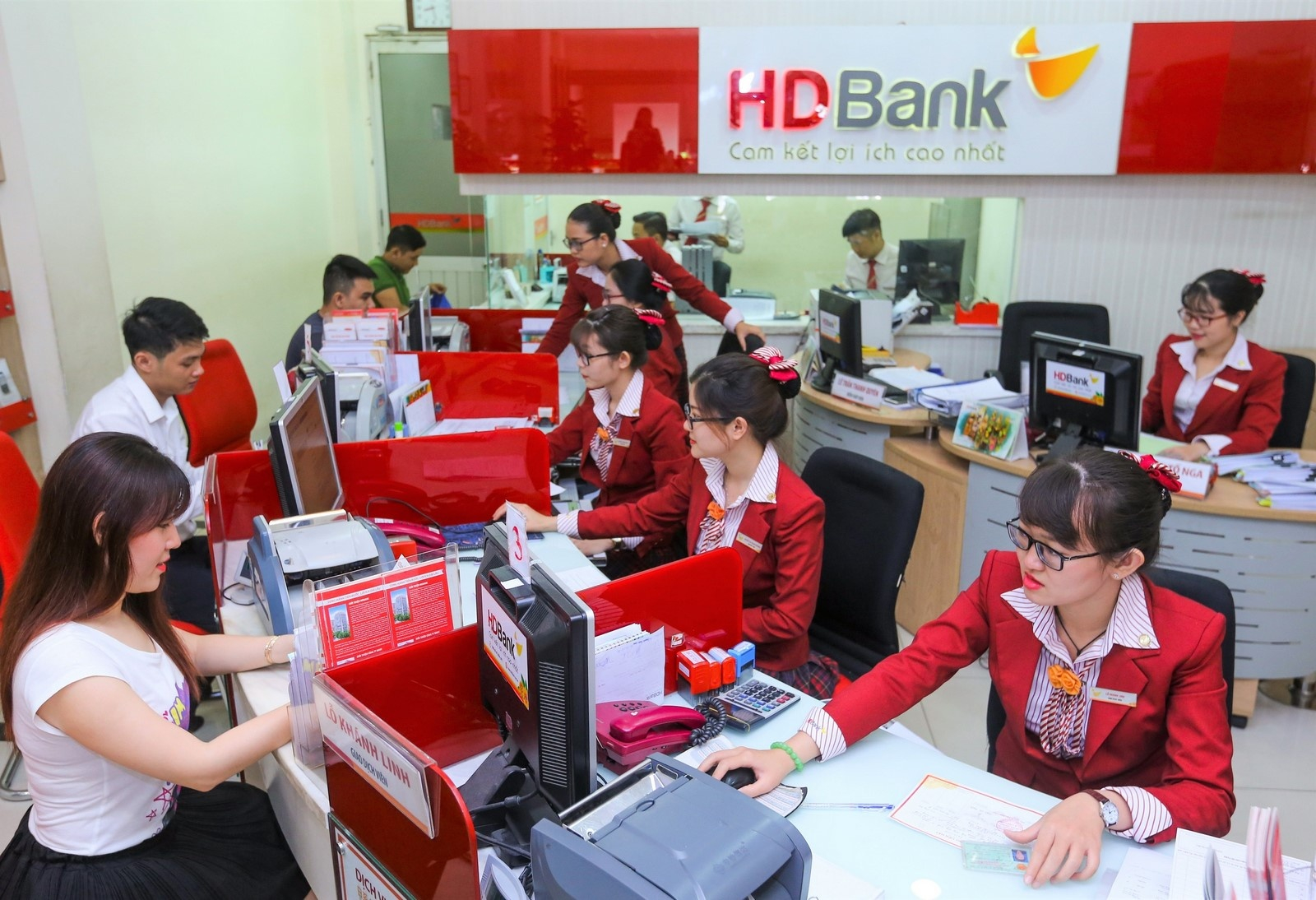 hdbank-lien-tiep-duoc-vinh-danh-la-doanh-nghiep-phat-trien-ben-vung-53-.2105