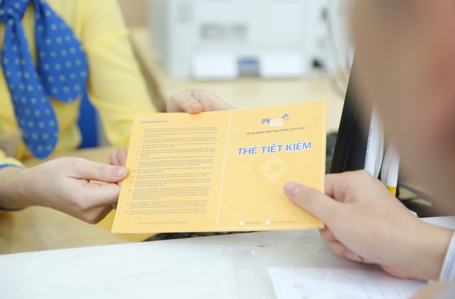 PVcomBank d&agrave;nh 10.000 phần qu&agrave; tặng kh&aacute;ch h&agrave;ng gửi tiết kiệm