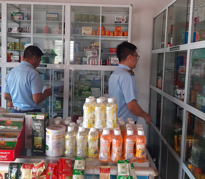 Đội Quản l&yacute; thị trường số 15 kiểm so&aacute;t thị trường về lĩnh vực y tế.