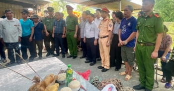 Phó Chủ tịch tỉnh Lào Cai, Nguyễn Trọng Hài cùng đoàn công tác tới thăm hỏi gia đình có 3 nạn nhân bị xe bồn đè chết