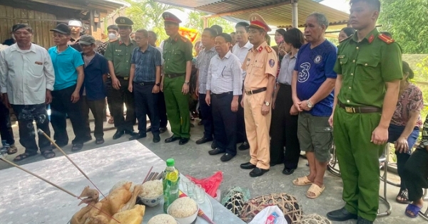 Phó Chủ tịch tỉnh Lào Cai, Nguyễn Trọng Hài cùng đoàn công tác tới thăm hỏi gia đình có 3 nạn nhân bị xe bồn đè chết