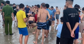 Quảng Ninh: 2 du khách tử vong do đuối nước khi tắm biển Trà Cổ
