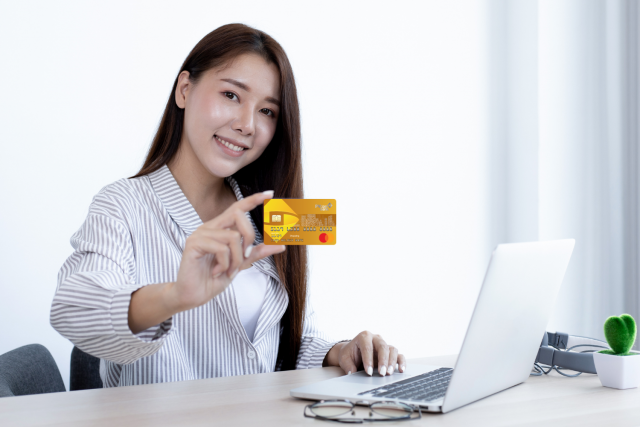 Ưu đãi lớn cho chủ thẻ tín dụng PVcomBank trên Shopee và Grab