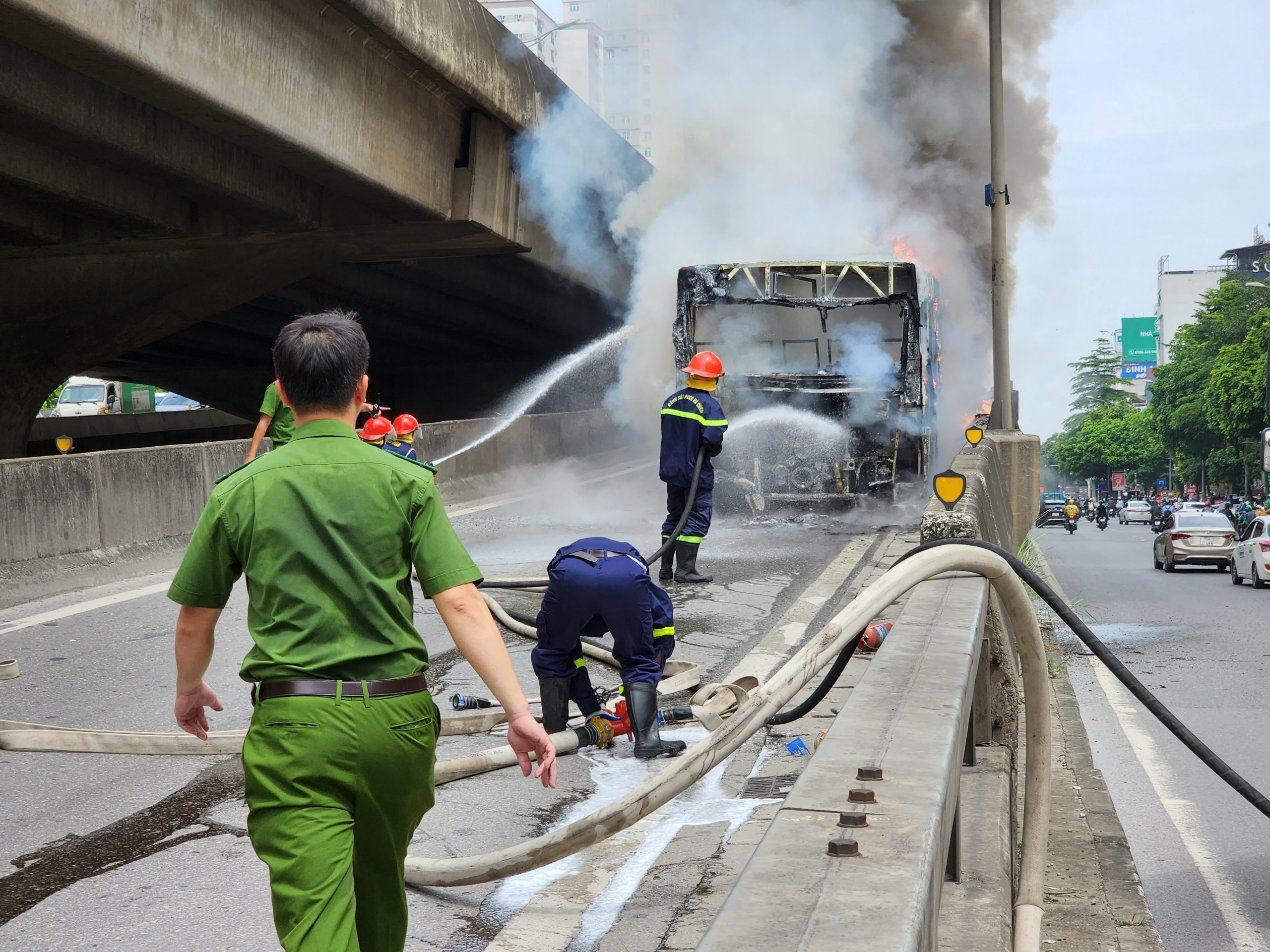 Lực lượng chức năng nhanh chóng có mặt.