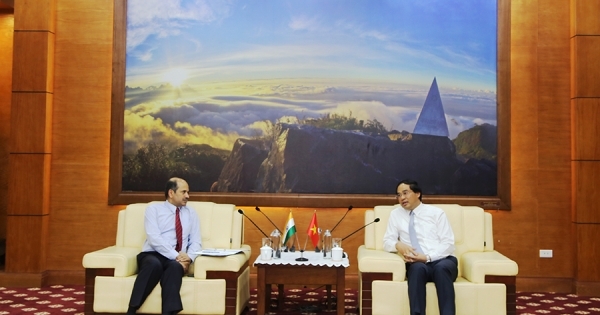 Chủ tịch UBND tỉnh Lào Cai Trịnh Xuân Trường tiếp xã giao Đại sứ đặc mệnh toàn quyền Ấn Độ tại Việt Nam