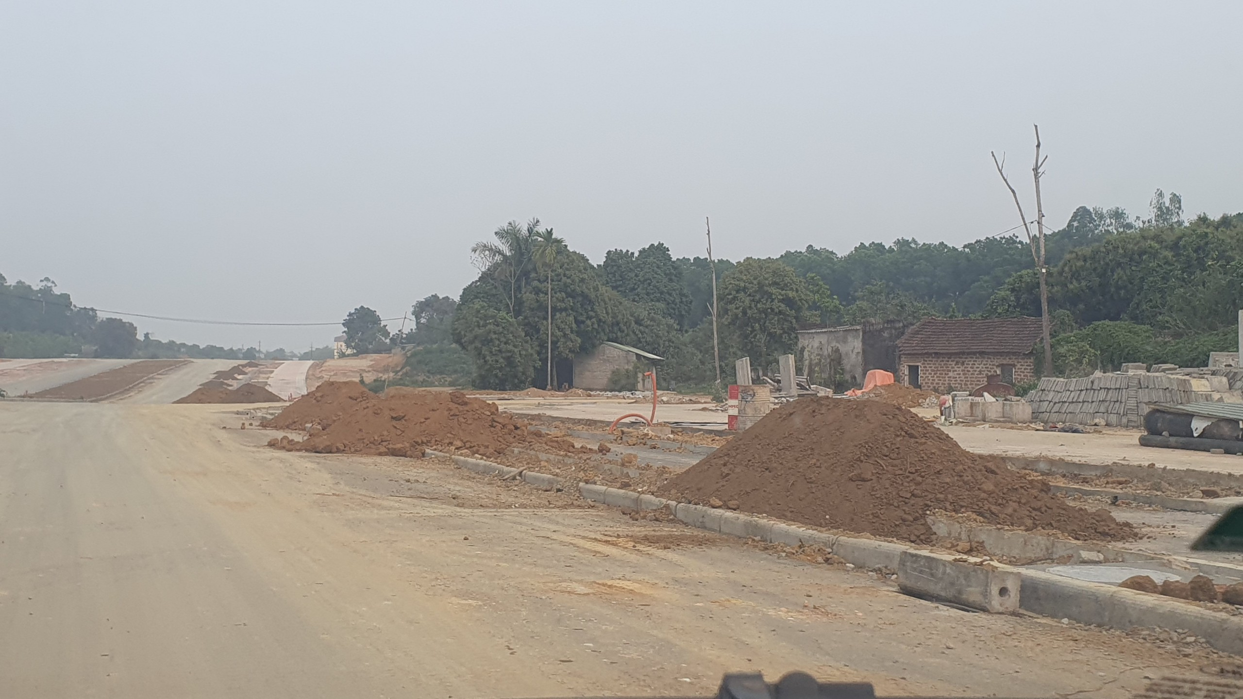 Một gói thầu của Công ty Thành Hưng thi công do BQLDA Đại học Quốc gia Hà Nội tại Hòa Lạc mời thầu.