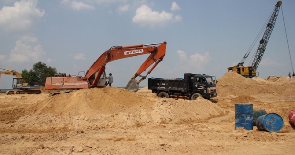 Một doanh nghiệp ở Quảng Nam khai thác “vượt phép” hàng nghìn m3 cát, sỏi