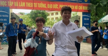 Thí sinh vui mừng vì hoàn thành tốt bài thi