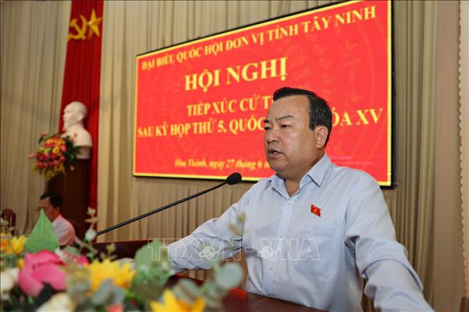 Trưởng Đo&agrave;n đại biểu Quốc hội tỉnh T&acirc;y Ninh Phạm H&ugrave;ng Th&aacute;i giải đ&aacute;p một số nội dung tại buổi tiếp x&uacute;c (Ảnh: TTXVN)