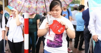 Trao tặng 5000 phần quà tiếp sức mùa thi