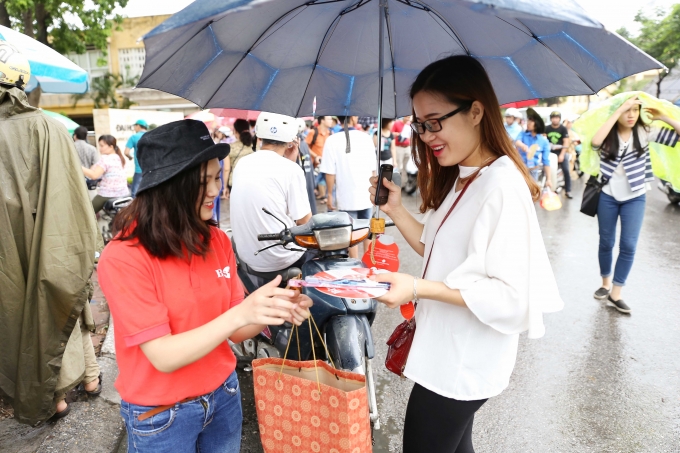 5000 phần qu&agrave; sẽ được trao cho c&aacute;c th&iacute; sinh tham dự kỳ thi THPT Quốc gia ở H&agrave; Nội.