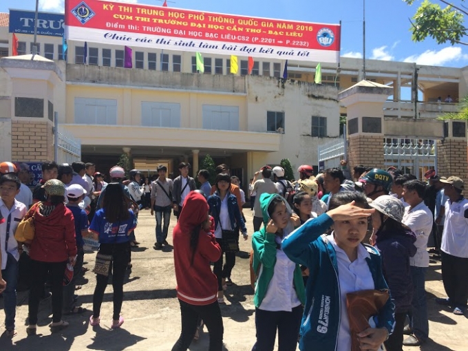 Th&iacute; sinh rời khởi điểm thi trường Đại học Bạc Li&ecirc;u (cơ sở 2).