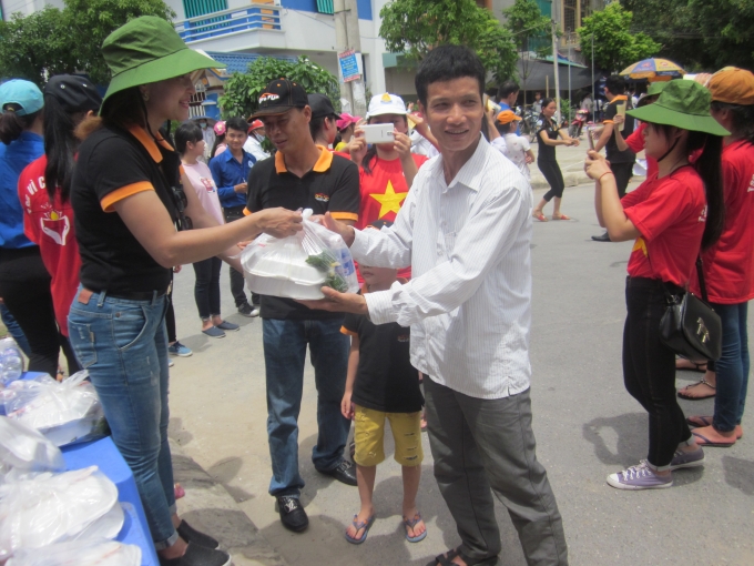 H&agrave;ng ngh&igrave;n suất cơm miễn ph&iacute; đến với c&aacute;c th&iacute; sinh c&oacute; ho&agrave;n cảnh kh&oacute; khăn