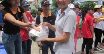 Hàng nghìn suất cơm miễn phí đến với các thí sinh có hoàn cảnh khó khăn