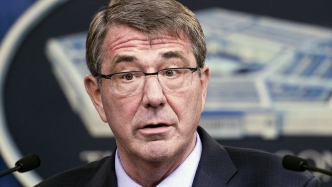 Bộ trưởng Quốc ph&ograve;ng Mỹ Ashton Carter. (Ảnh: BBC)