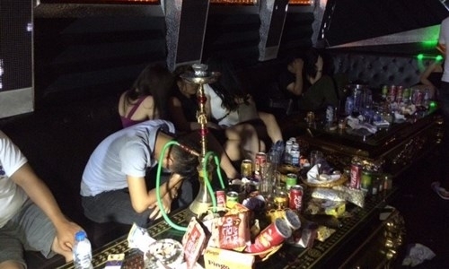 Thông tin mới nhất vụ đột kích quán hát toàn chân dài thác loạn