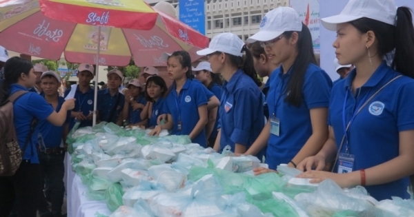 Nghệ An: 2.300 suất cơm miễn phí tiếp sức thí sinh trong ngày thi đầu tiên