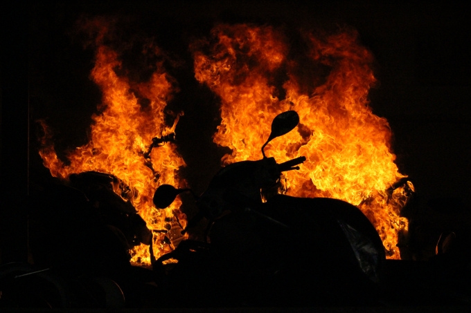 Ch&aacute;y lớn b&ecirc;n cạnh điểm thi Đại học Quốc gia H&agrave; Nội