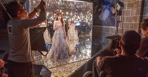 Hari Won tung ảnh tình tứ cùng trai lạ trong MV Anh cứ đi đi