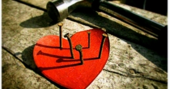 Radio Yêu thương Plus số 1: "Những vết đinh"