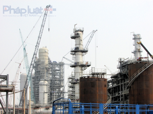 Khu li&ecirc;n hợp Lọc h&oacute;a dầu Nghi Sơn c&oacute; tổng vốn đăng k&yacute; đầu tư 9 tỉ USD, c&ocirc;ng suất 10 triệu tấn dầu th&ocirc;/năm. (Ảnh: A.Thắng)