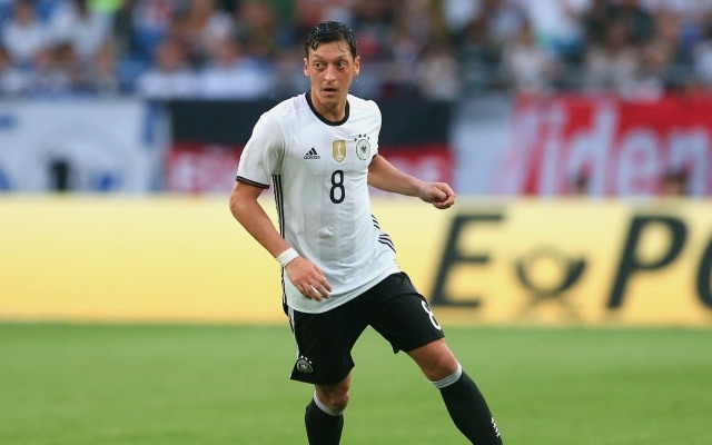 Mesut Ozil v&ocirc; c&ugrave;ng đ&aacute;ng sợ.