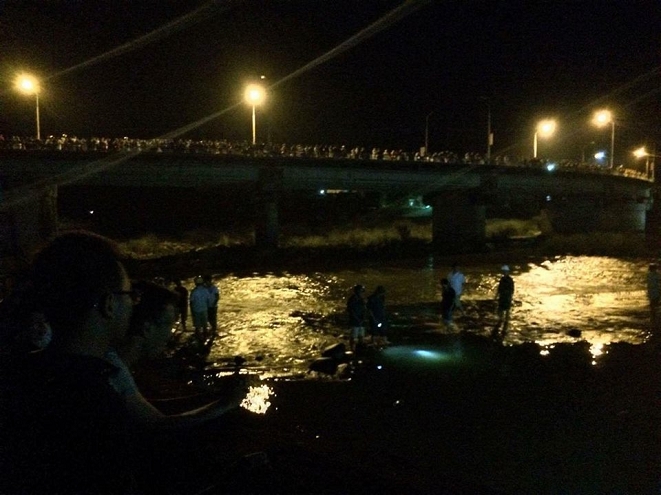 Mọi ng&oacute;c ng&aacute;ch của con suối được c&aacute;c lực lượng chức năng r&agrave; so&aacute;t v&agrave; t&igrave;m kiếm.