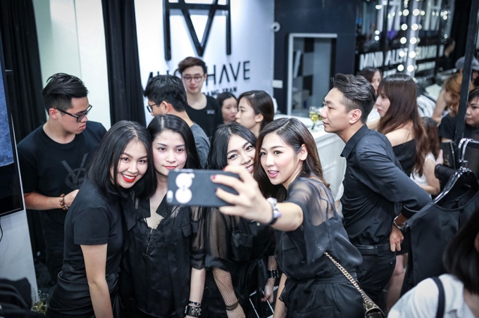 Gần đ&acirc;y cộng đồng mạng đang x&ocirc;n xao với tin đồn c&ocirc; đang cặp k&egrave; với Bảo Hưng một thiếu gia giầu c&oacute; trẻ tuổi với bộ sưu tập đồng hồ v&agrave; xe cộ trị gi&aacute; nhiều tỷ đồng, T&uacute; Anh vẫn chưa c&oacute; bất kết một ph&aacute;t ng&ocirc;n ch&iacute;nh th&iacute;ch n&agrave;o về tin đồn n&agrave;y.