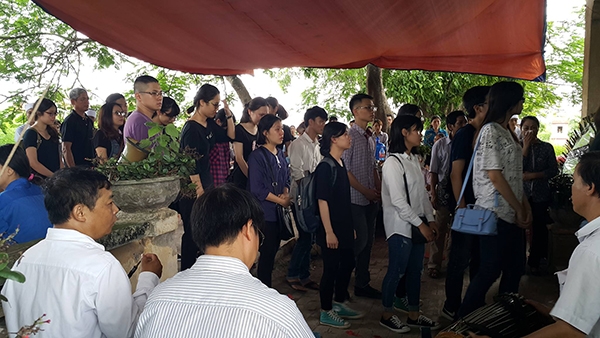 Nghẹn l&ograve;ng gi&acirc;y ph&uacute;t tiễn đưa c&ocirc; sinh vi&ecirc;n t&igrave;nh nguyện xấu số