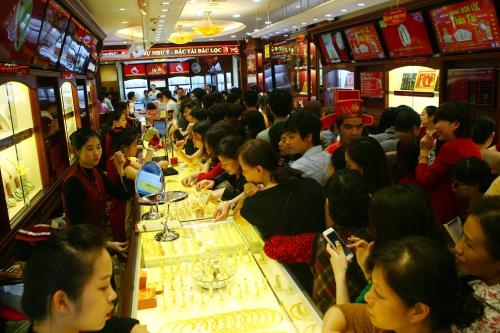 Gi&aacute; v&agrave;ng ng&agrave;y 4/7 mở phi&ecirc;n giao dịch đầu tuần mới bứt ph&aacute; vượt mốc 36 triệu đồng/lượng, về cuối ng&agrave;y gi&aacute; v&agrave;ng s&aacute;t mộc 37 triệu đồng/lượng. (Ảnh minh họa).