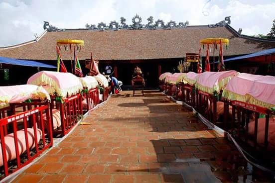 C&aacute;c &Ocirc;ng Voi được xếp th&agrave;nh 2 h&agrave;ng để chuẩn bị chầu Đ&igrave;nh.