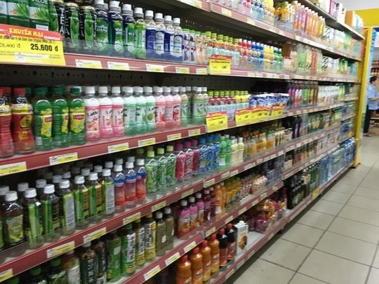 Nước C2 và R&ocirc;̀ng đỏ của C&ocirc;ng ty URC Vi&ecirc;̣t Nam. (ảnh Zingnew)