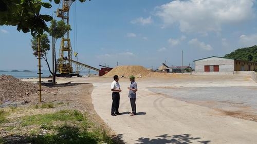 Cảng Mũi Ch&ugrave;a kh&ocirc;ng b&oacute;ng t&agrave;u cập bến.