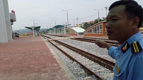 Ga Hạ Long ng&agrave;n tỷ đồng chờ t&agrave;u.