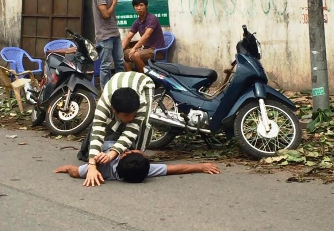 Th&agrave;nh dựng lại cảnh đ&aacute;nh anh Thoại tử vong.