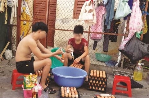 "Công nghệ" trứng gà nướng siêu bẩn