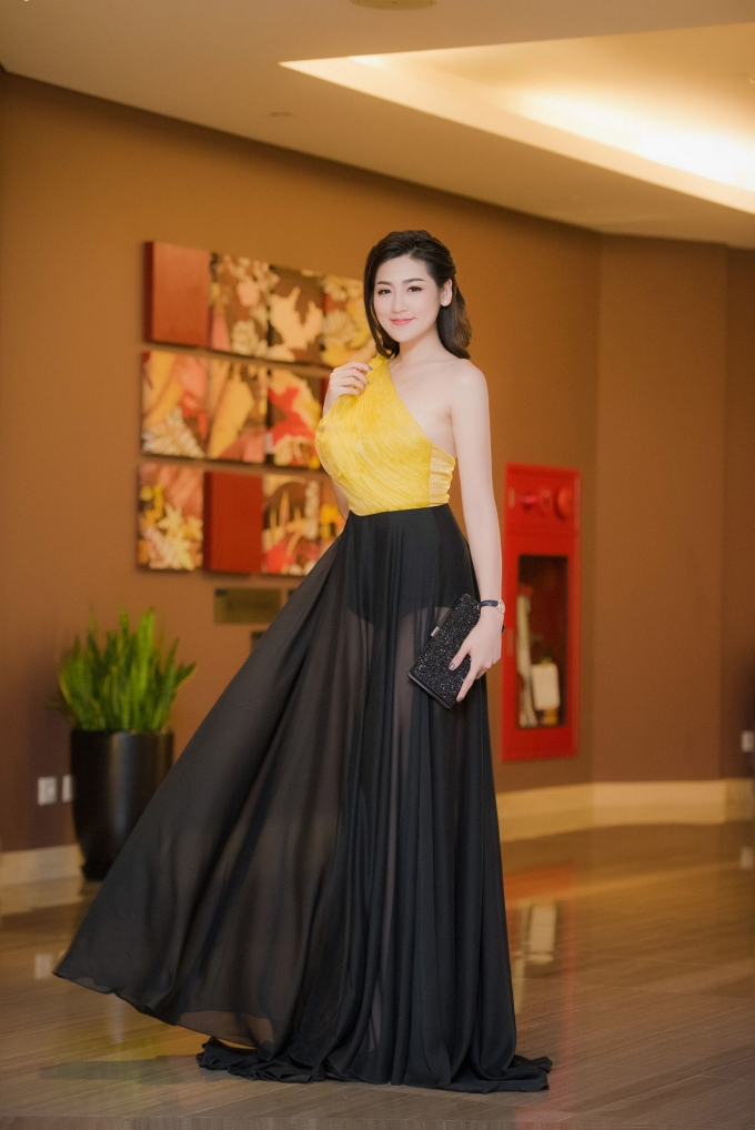 Ngọc H&acirc;n, Thụy V&acirc;n đọ sắc b&ecirc;n d&agrave;n Hoa hậu