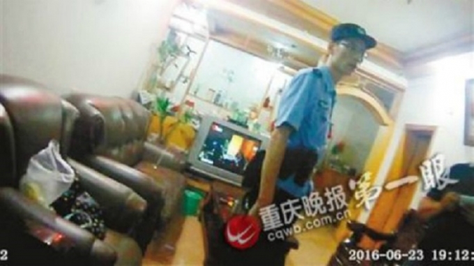 29 cảnh s&aacute;t đ&atilde; v&agrave;o cuộc kh&ocirc;ng ngừng nghỉ trong 40 giờ đồng hồ&nbsp;để giải cứu một người phụ nữ tự bắt c&oacute;c m&igrave;nh.